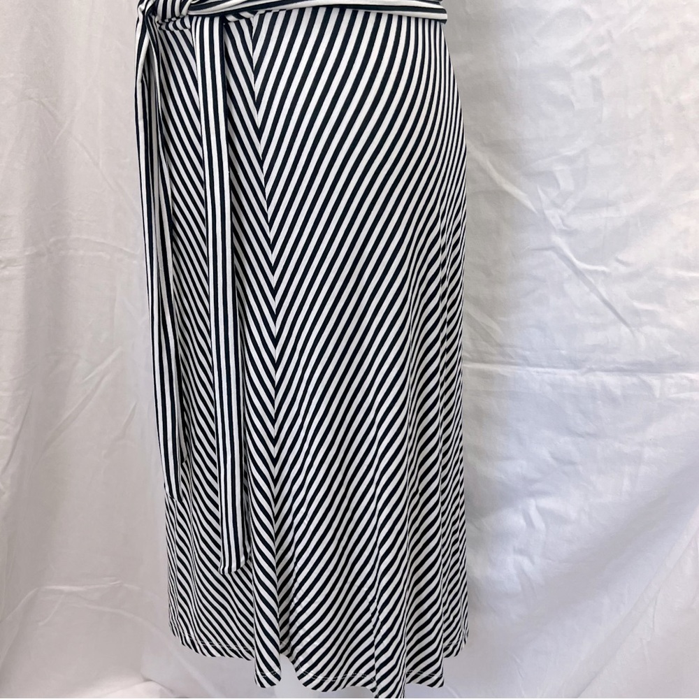 NWT Ann Taylor black and white striped dress with open back and wrap belt. - Picture 9 of 11
